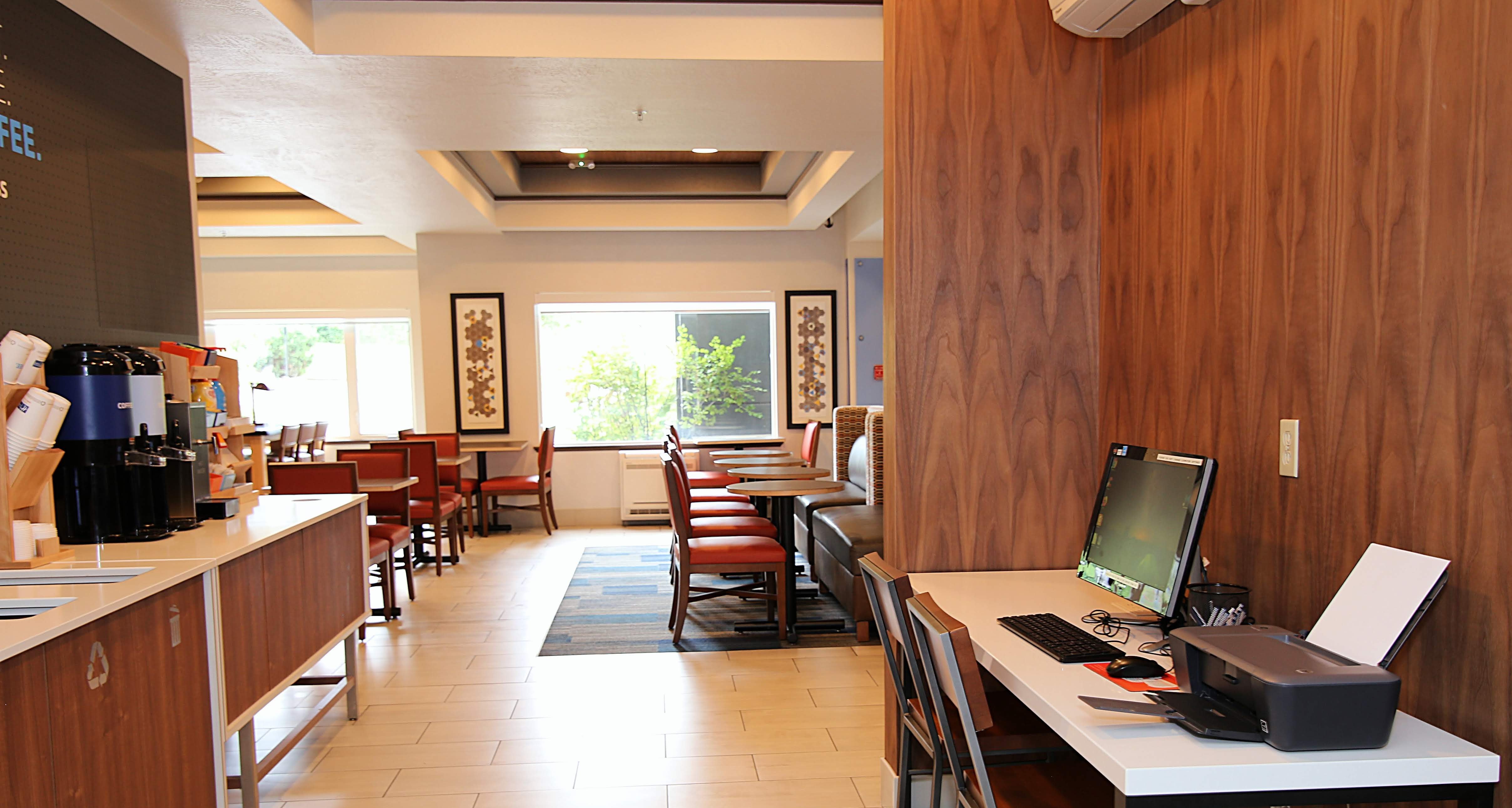 Holiday Inn Express Hotel And Suites Ashland 49/55