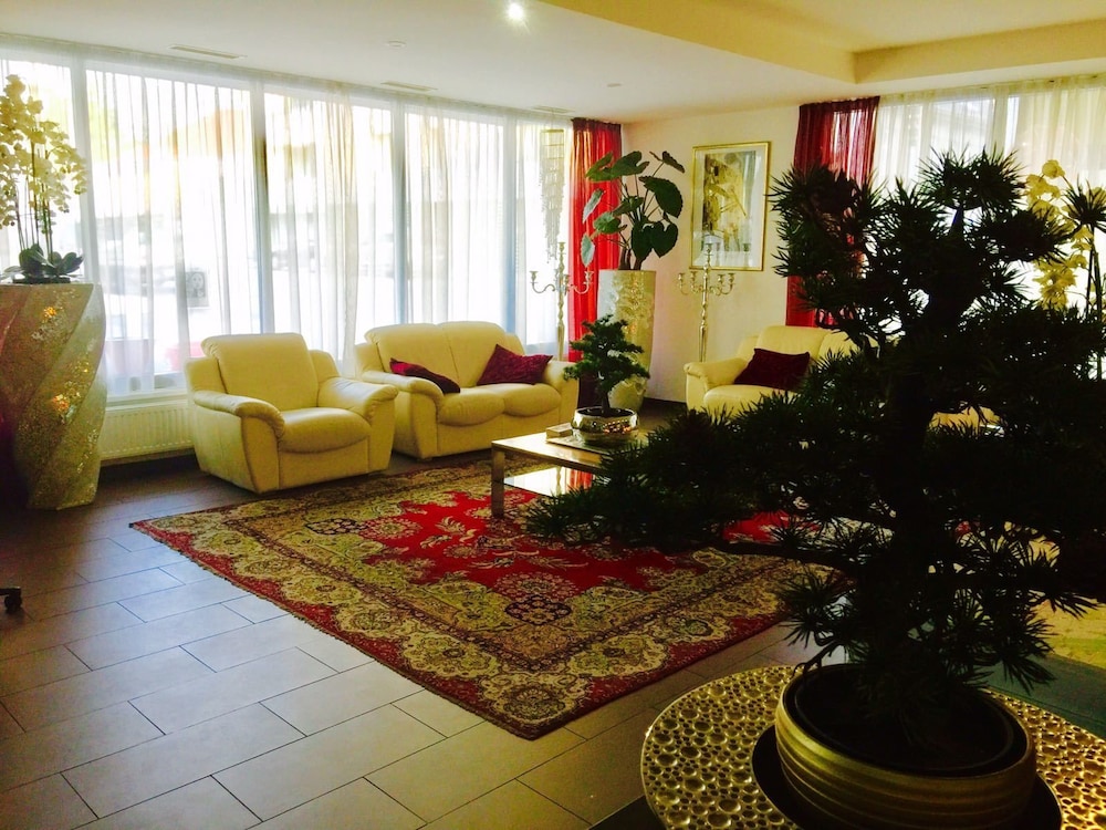 A T Holiday Hostel Wien 53/77
