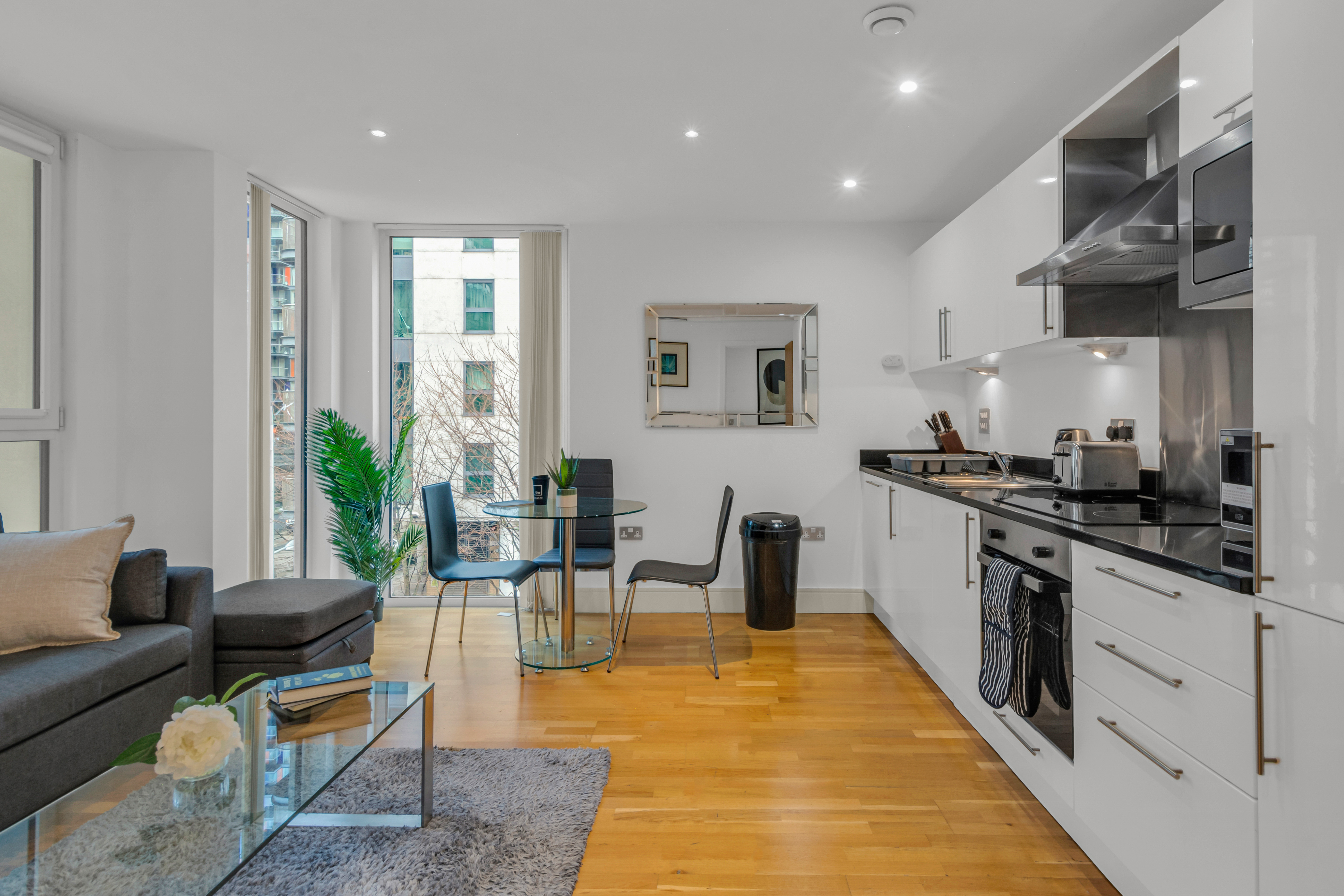 Luxurious Lanterns Court Two-Bedrooms Apartments 31/50