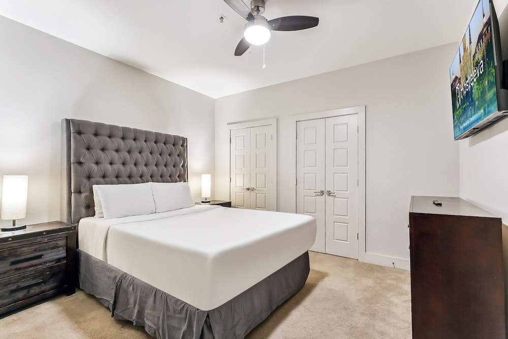 CONDO, ROMANTIC, QUEEN BED, SOFA