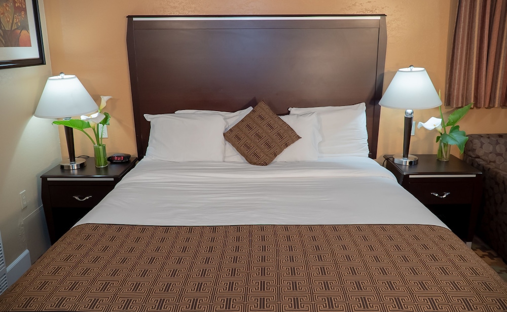 Silver Surf Motel 14/72