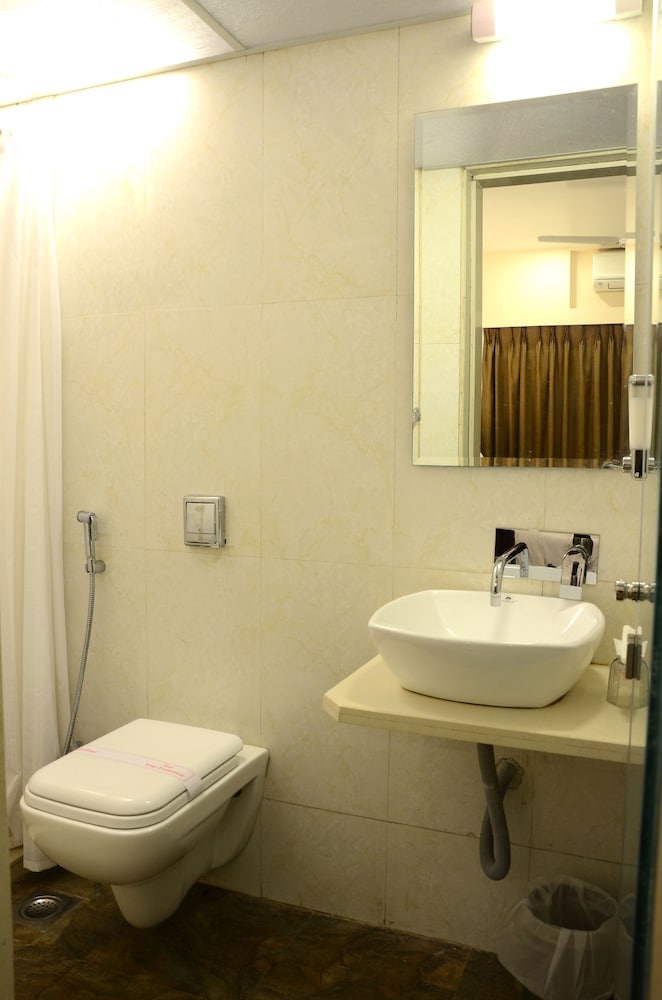 Hotel Sunny International 23/24