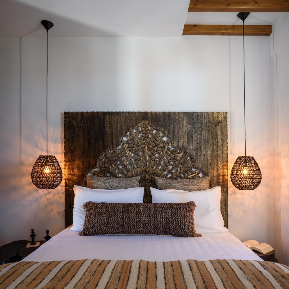 VRACHOS SUITES MYKONOS 11/75