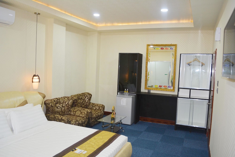 999 Hotel 5/36