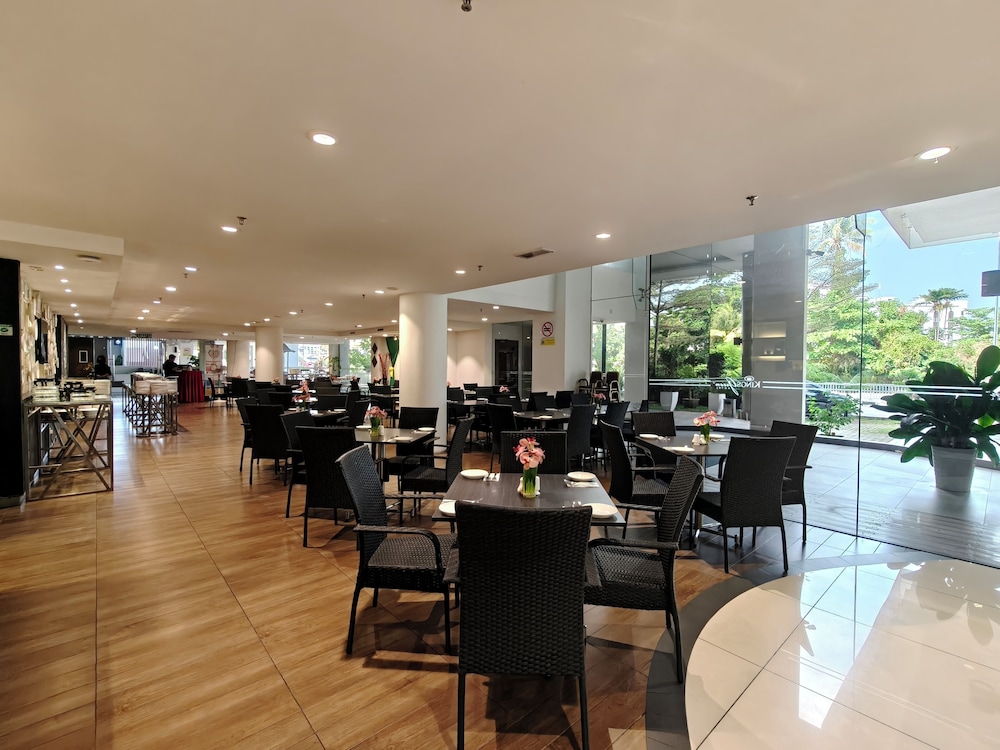 Kings Green Hotel 52/65