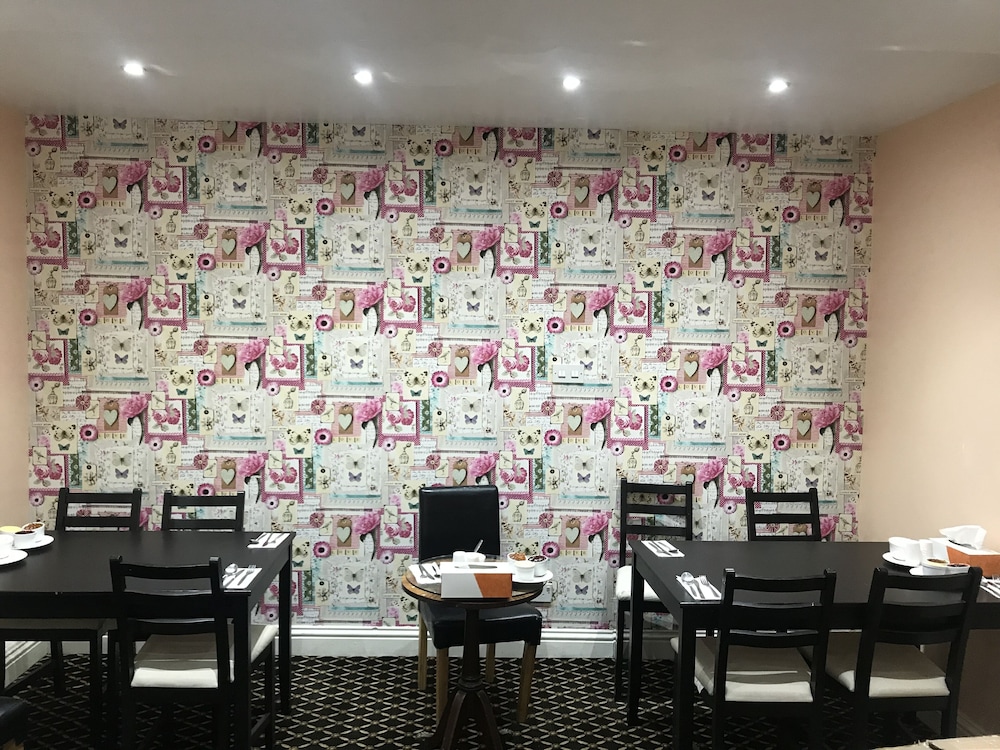 Pacific Inn London Heathrow (ex. Essex Inn Hotel) 28/34