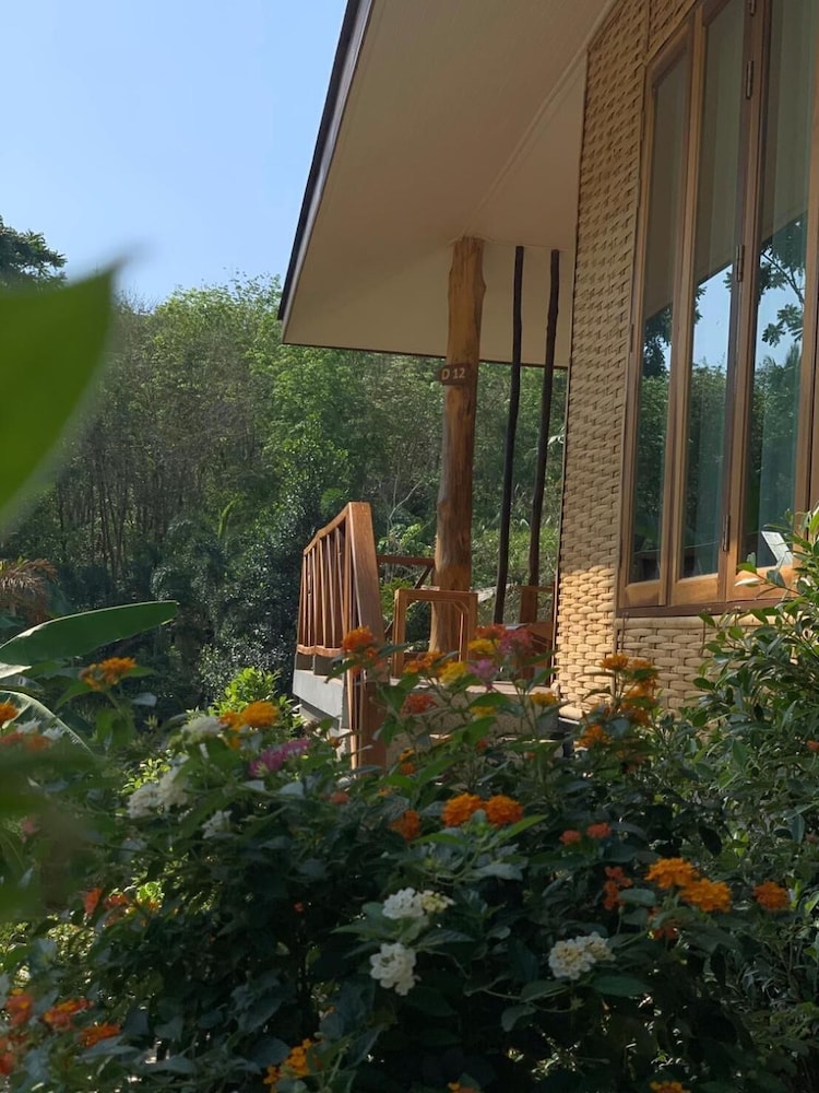 Thiw Son Beach Resort 62/70
