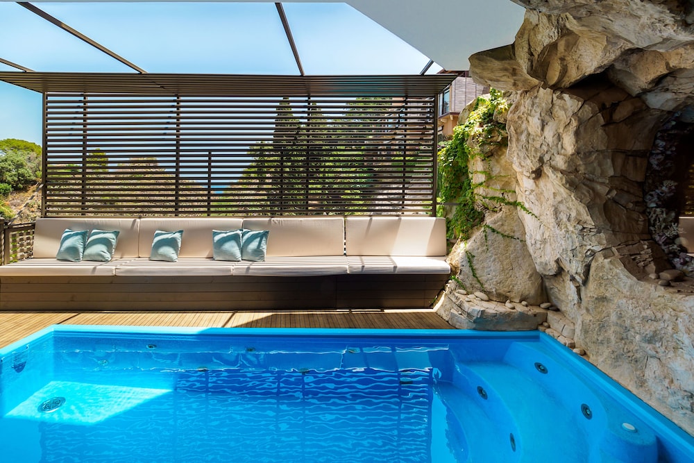 swimming pool spa