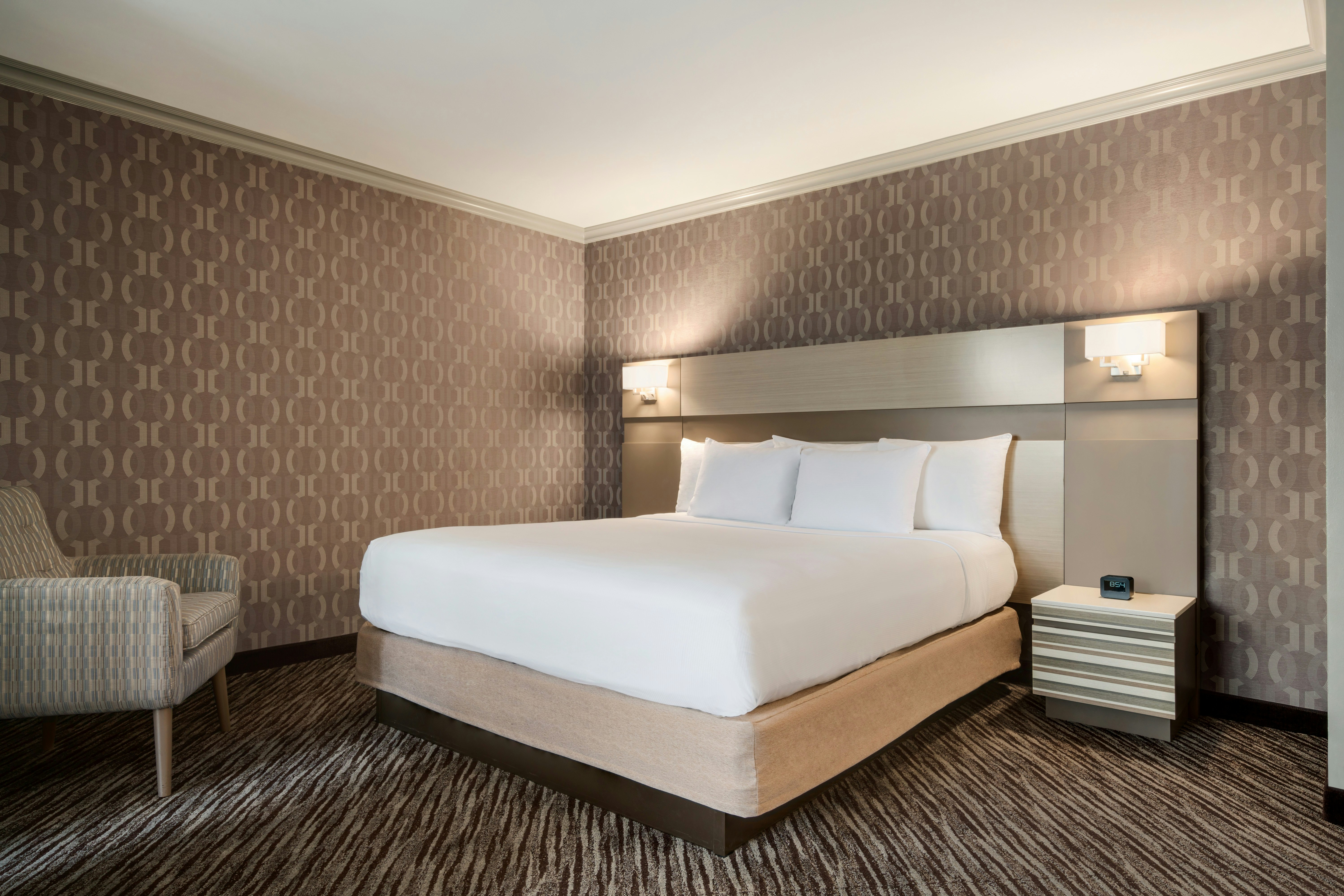 JUNIOR SUITE, KING BED