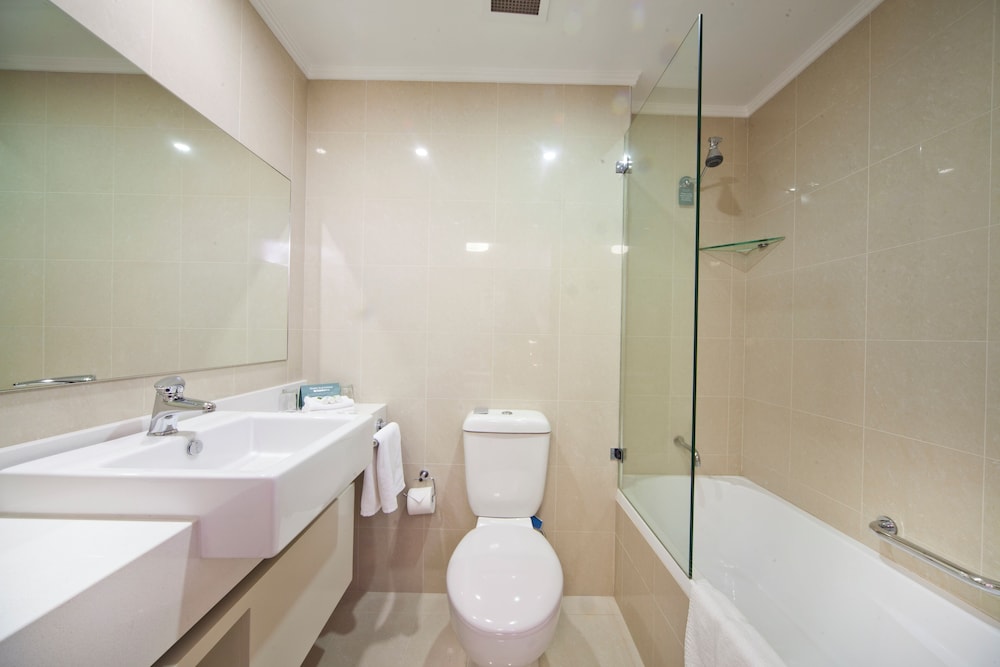 Mercure Canberra 41/41