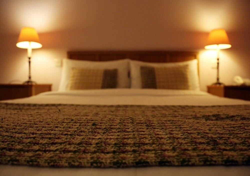 Castle Hotel Macroom 13/28
