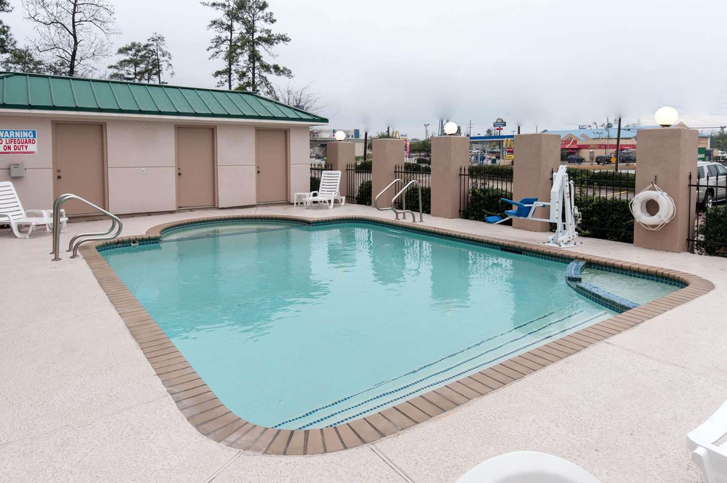 Comfort Inn North Conroe, TX 28/48