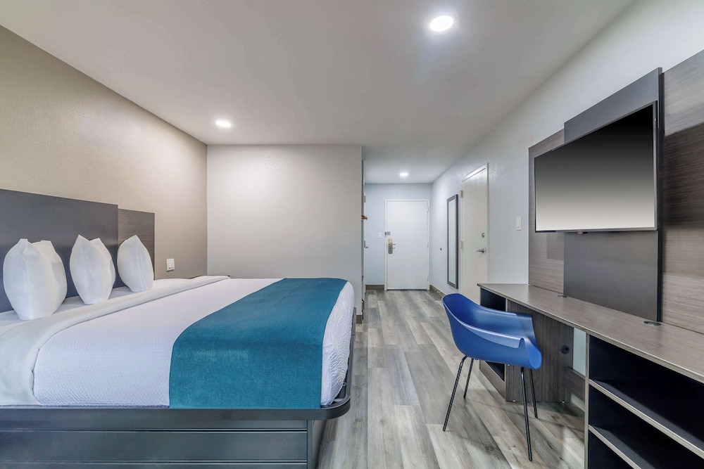 Studio6 Suites Brenham, TX 9/47