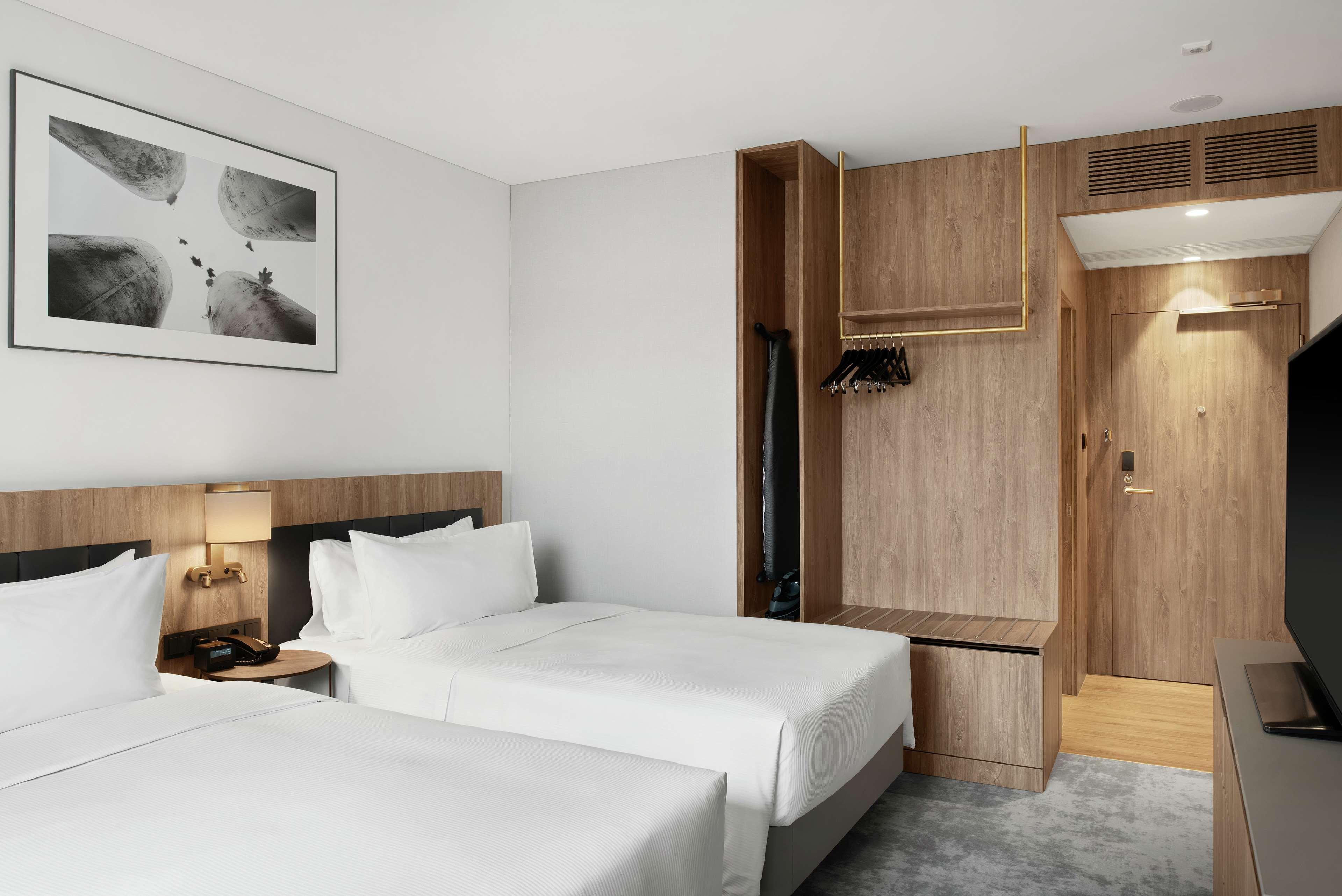 Standard, Twin Beds