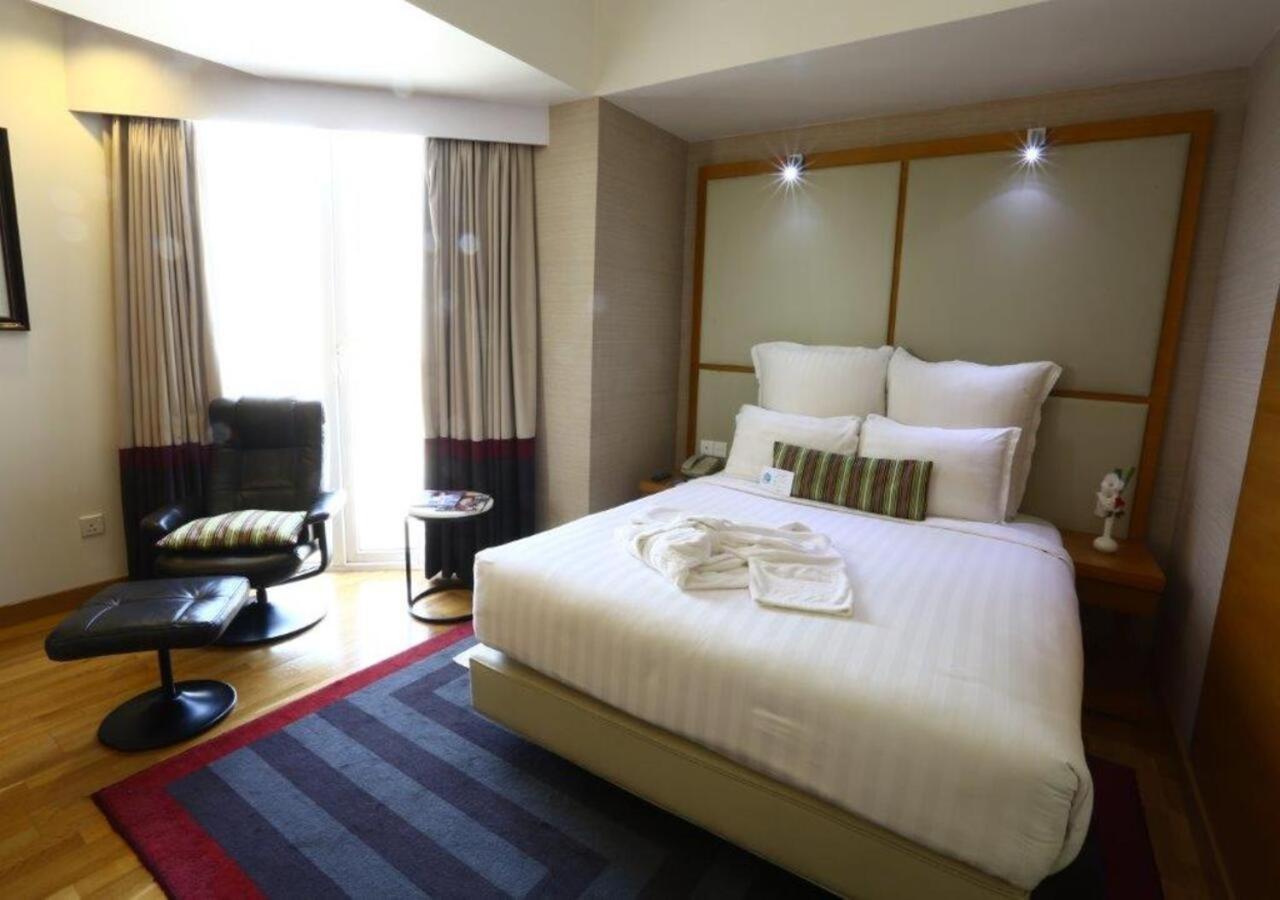 Studio, King Bed, Sofa