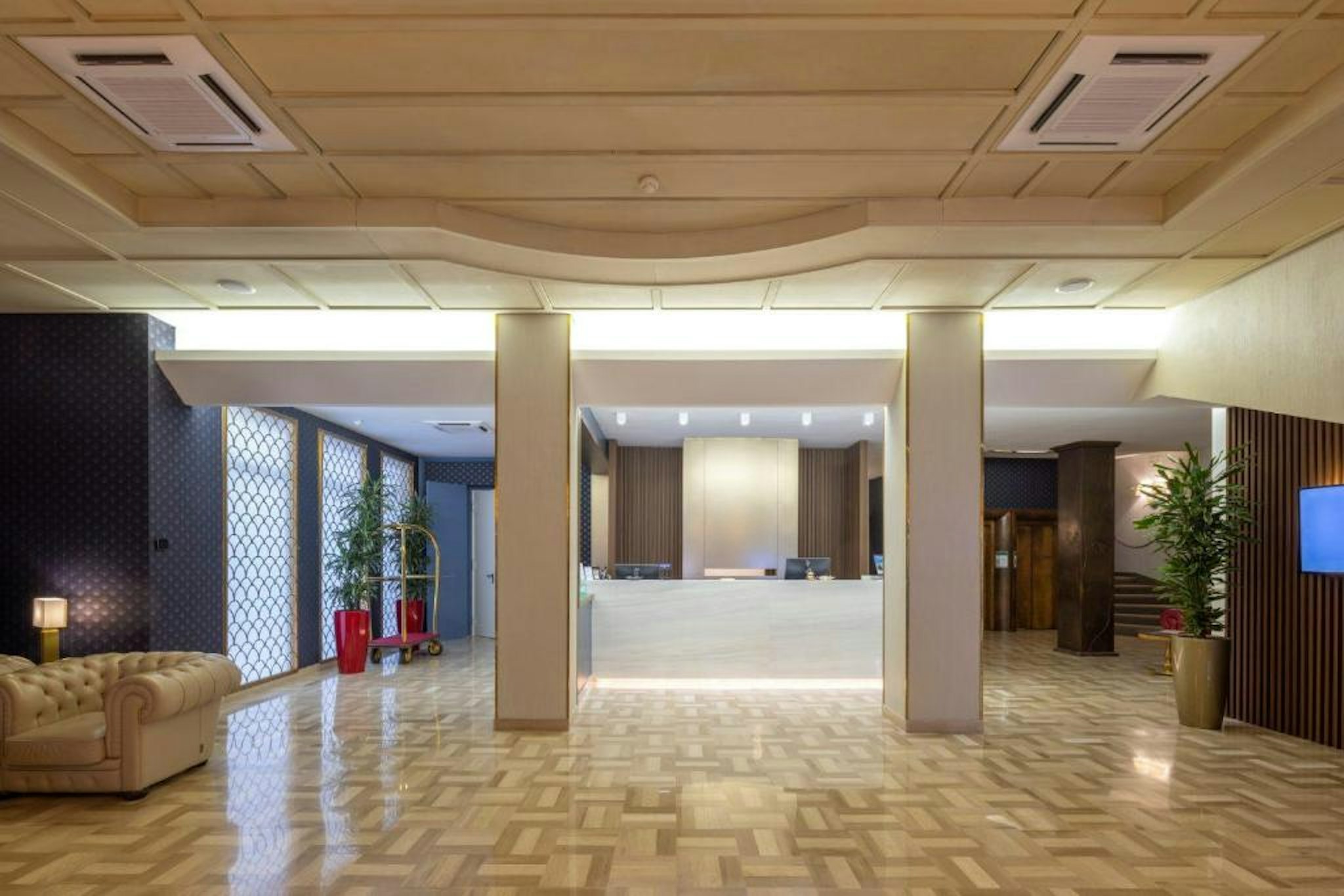 Astra Hotel 4/51