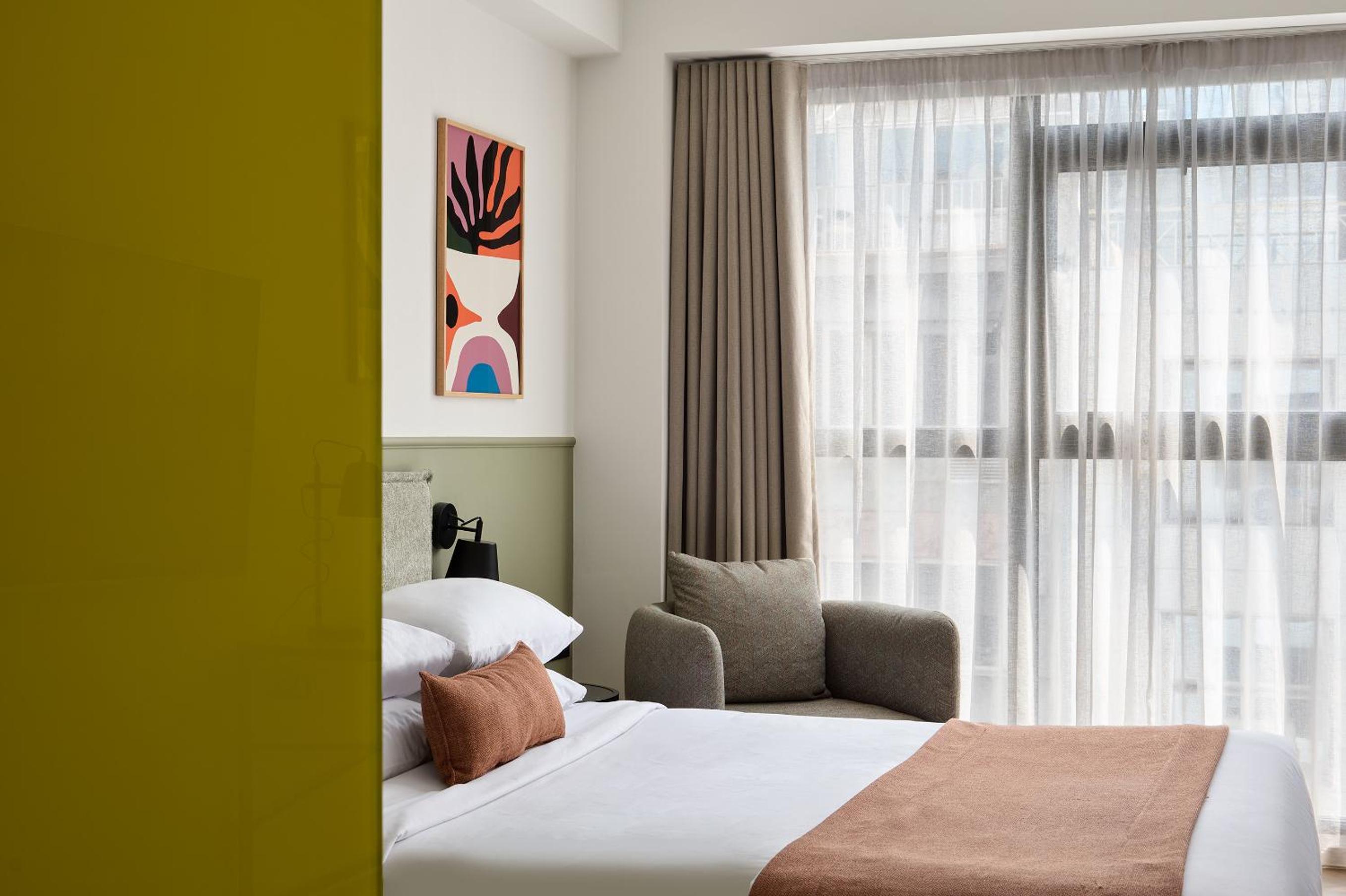 Renovated, Superior, Queen Bed، Breeze Boutique Hotel 5/8