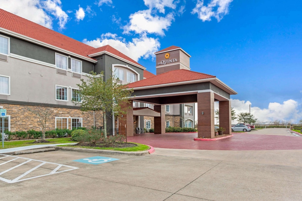 La Quinta Inn & Suites by Wyndham Bridge City 6/44