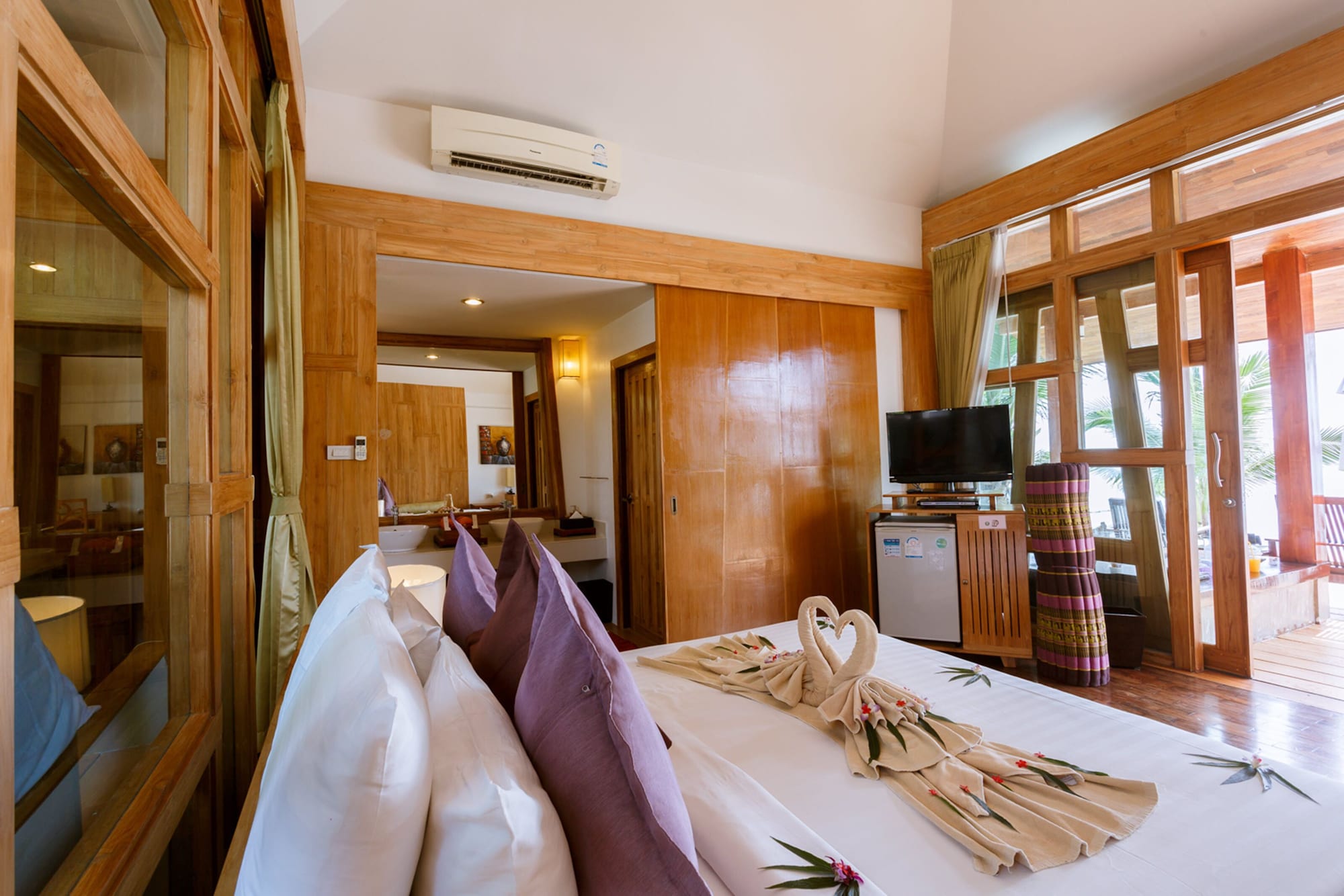 Honeymoon, Bungalow, King Bed, Beach Front