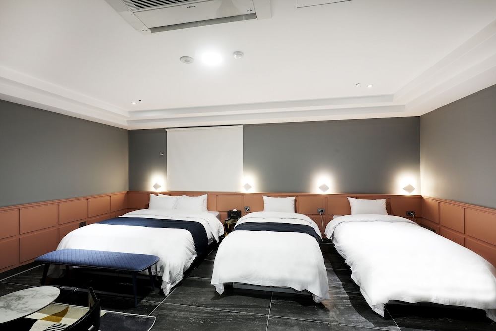 Tower Palace Tourist Hotel 11/50