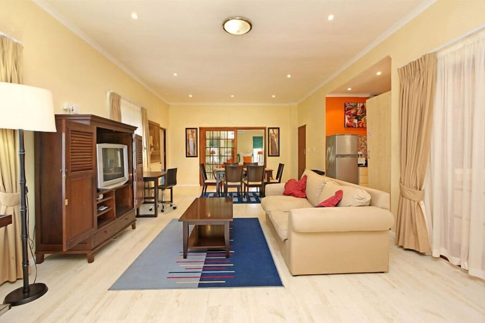 Kleinbosch Lodge 24/45