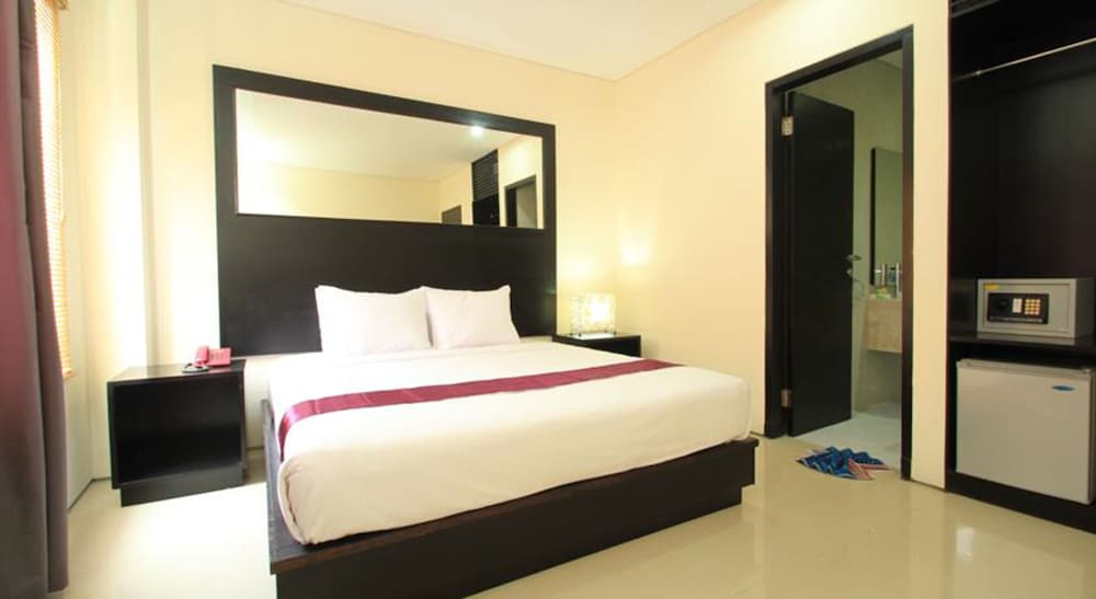 Super OYO 93765 Airport Kuta Bali Hotel 16/37