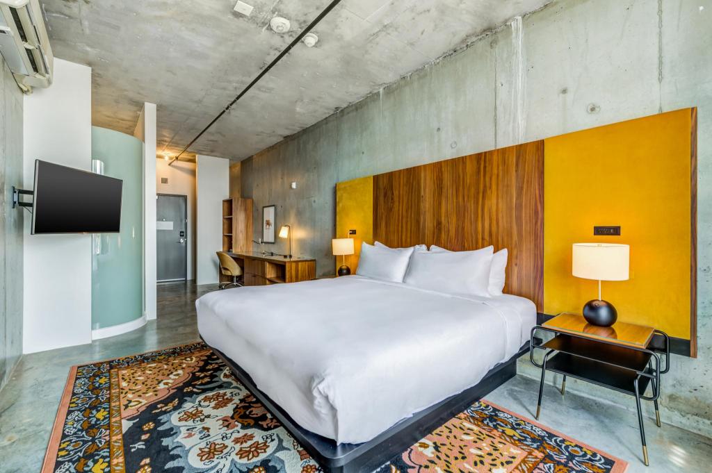 LOFT, KING BED, ACCESSIBLE