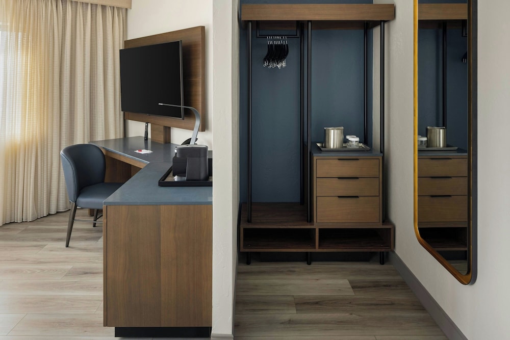 Oshkosh Waterfront Hotel & Conference Center 55/58