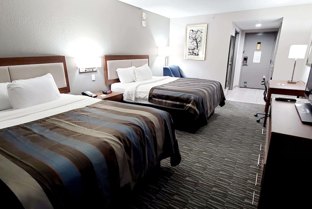 Spark by Hilton Tupelo 7/35