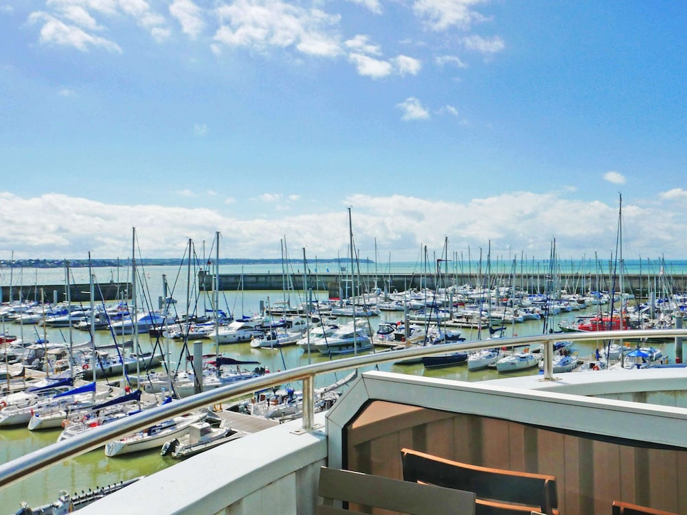 Ibis Granville Port De Plaisance 59/63