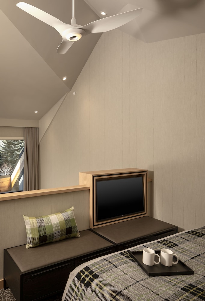 Peaks Hotel & Suites 39/50