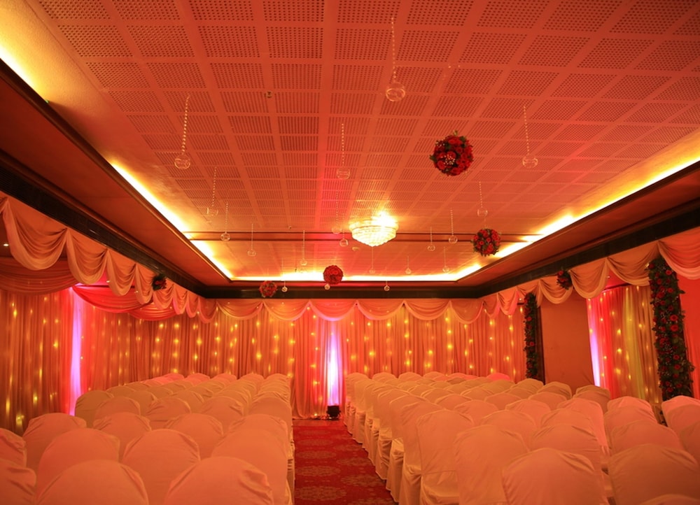 Classic Sarovar Portico 32/56