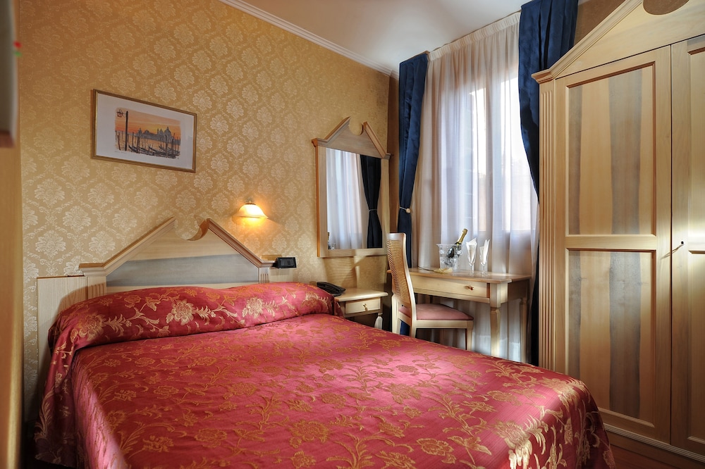 Tintoretto Hotel 19/79