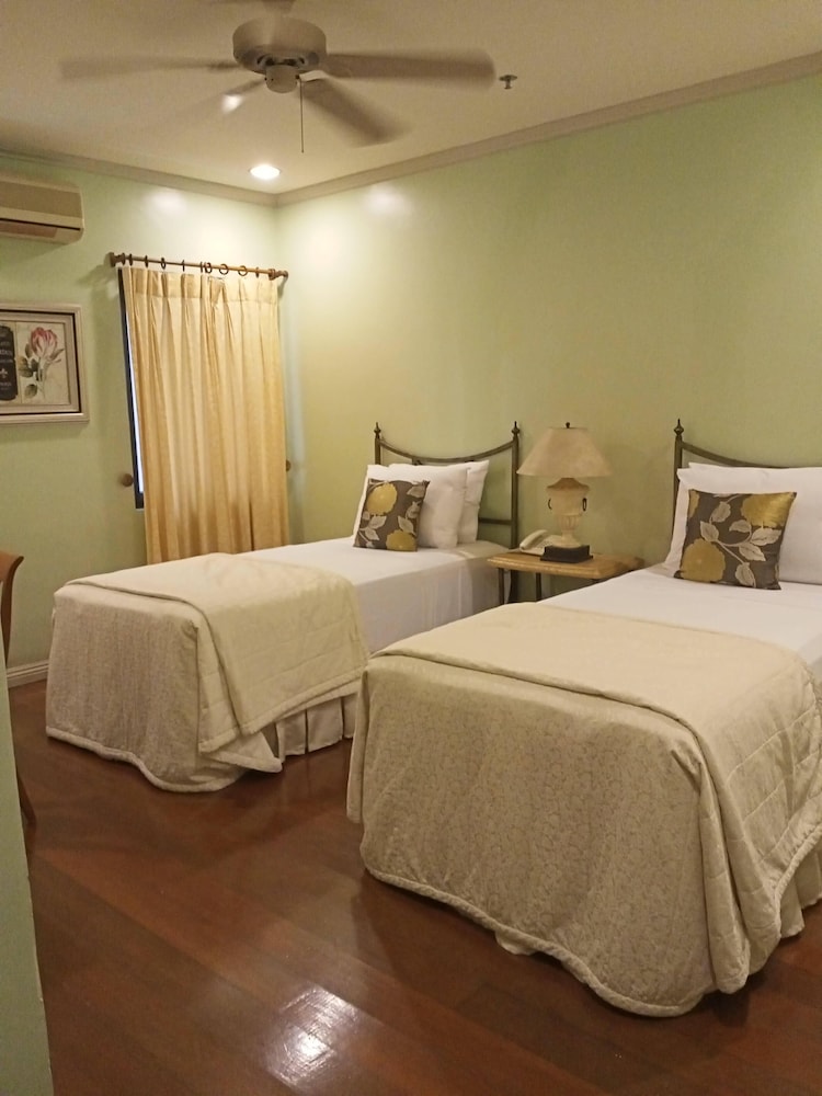 Sophia Suites Residence Hotel 8/45