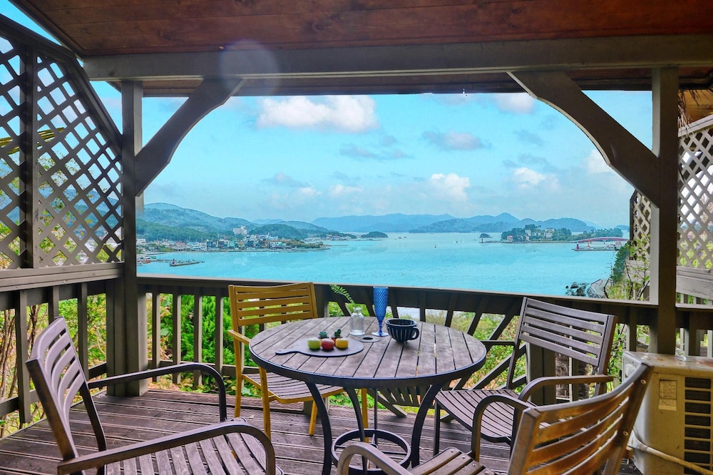 Tongyeong Mongdol House Pension 46/50