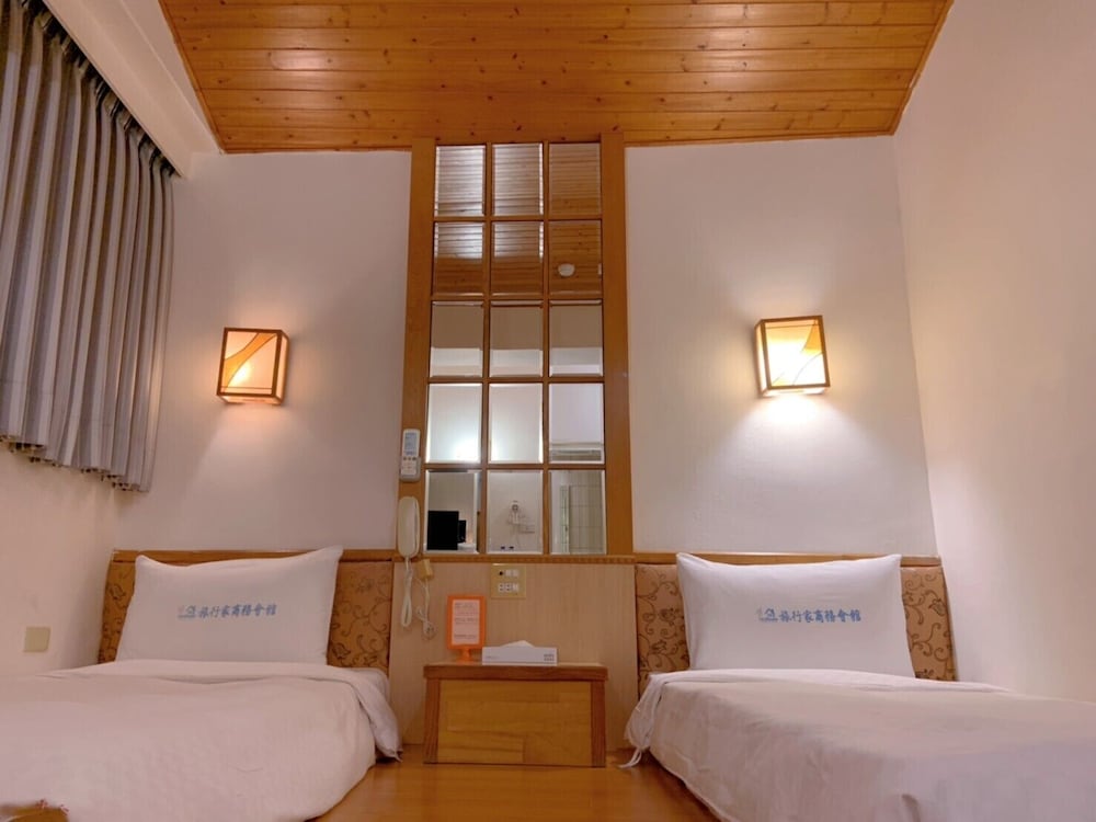 ROOM, TWIN BEDS
