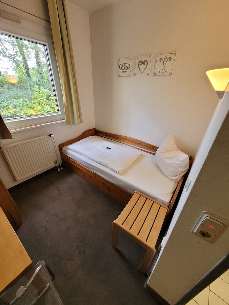 BASIC, SINGLE, SINGLE BED