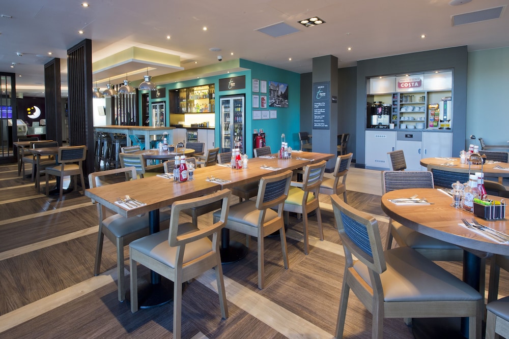 Premier Inn London Tolworth Hotel 21/26