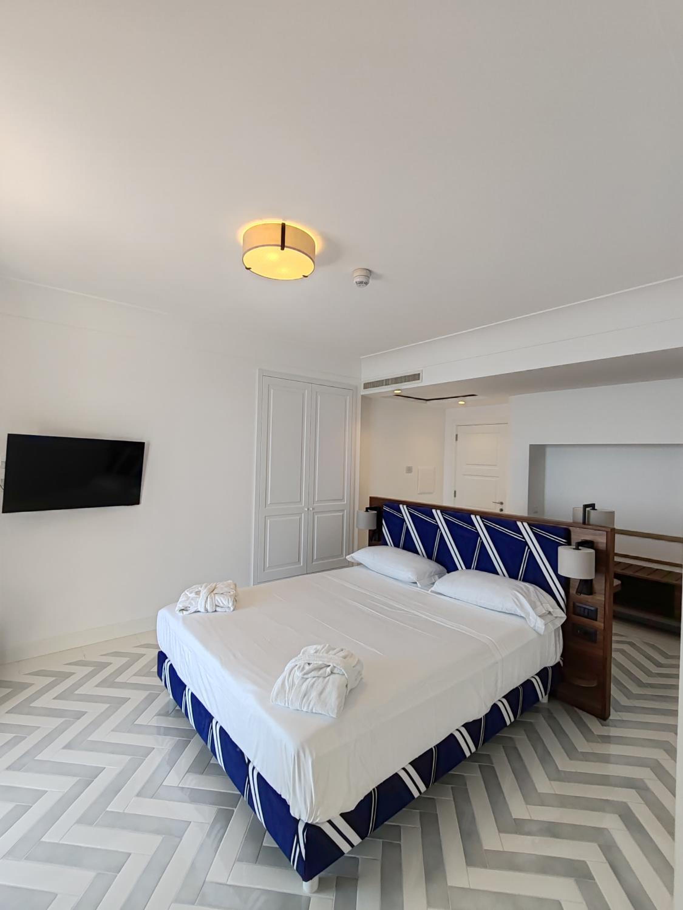 Prestige, Deluxe, Sea View