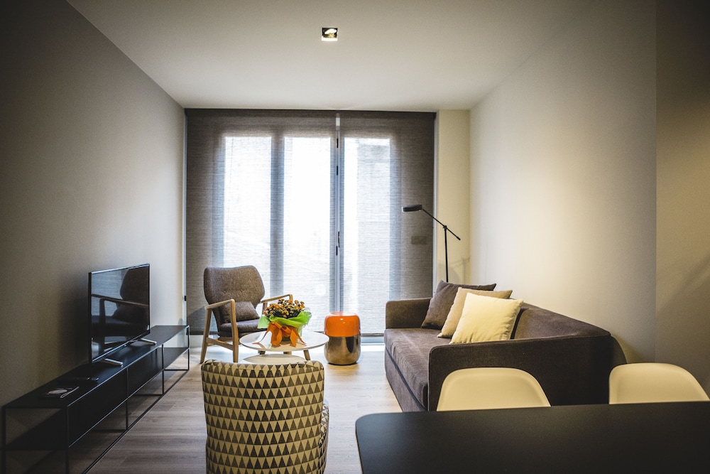 FLAT, APARTMENT