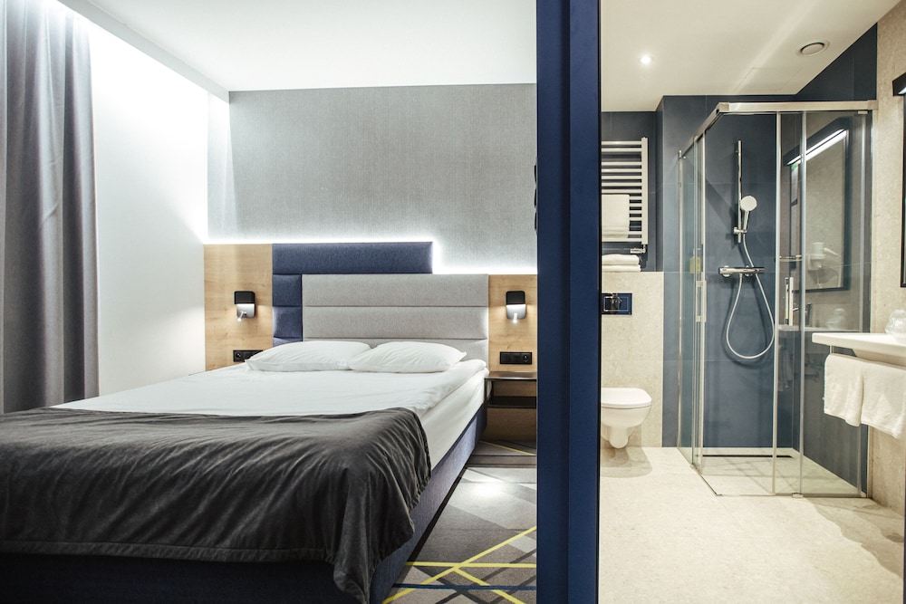 SUPERIOR, DOUBLE BED