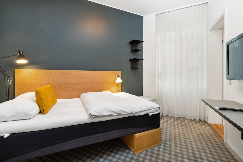 TINY, SINGLE BED