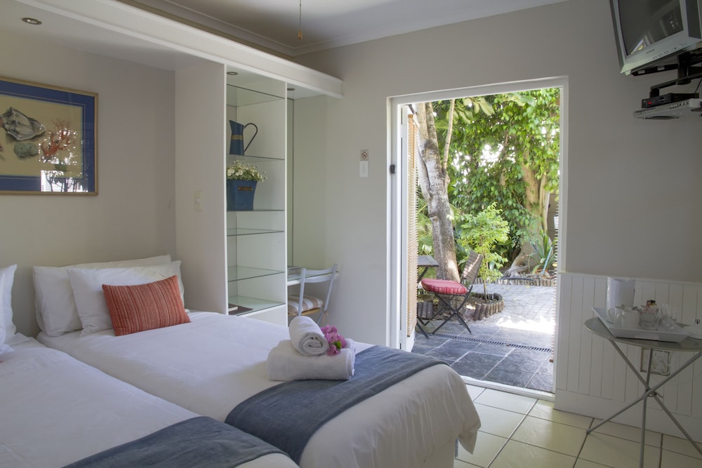 Conifer Beach House 4/35