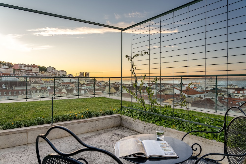 Do Chiado Hotel 24/36