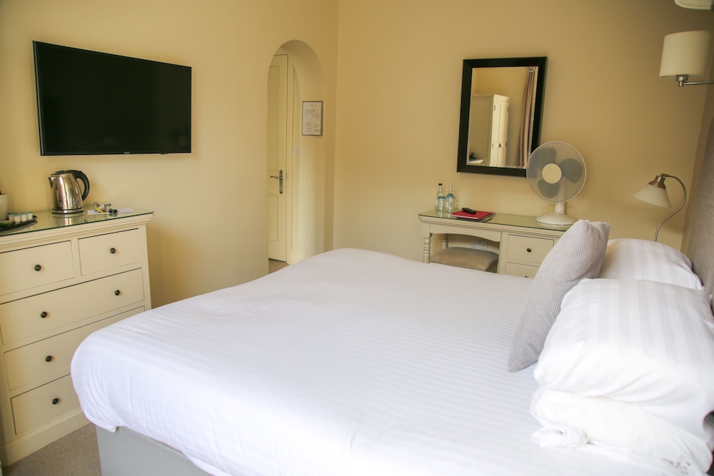 Bell Hotel 19/50