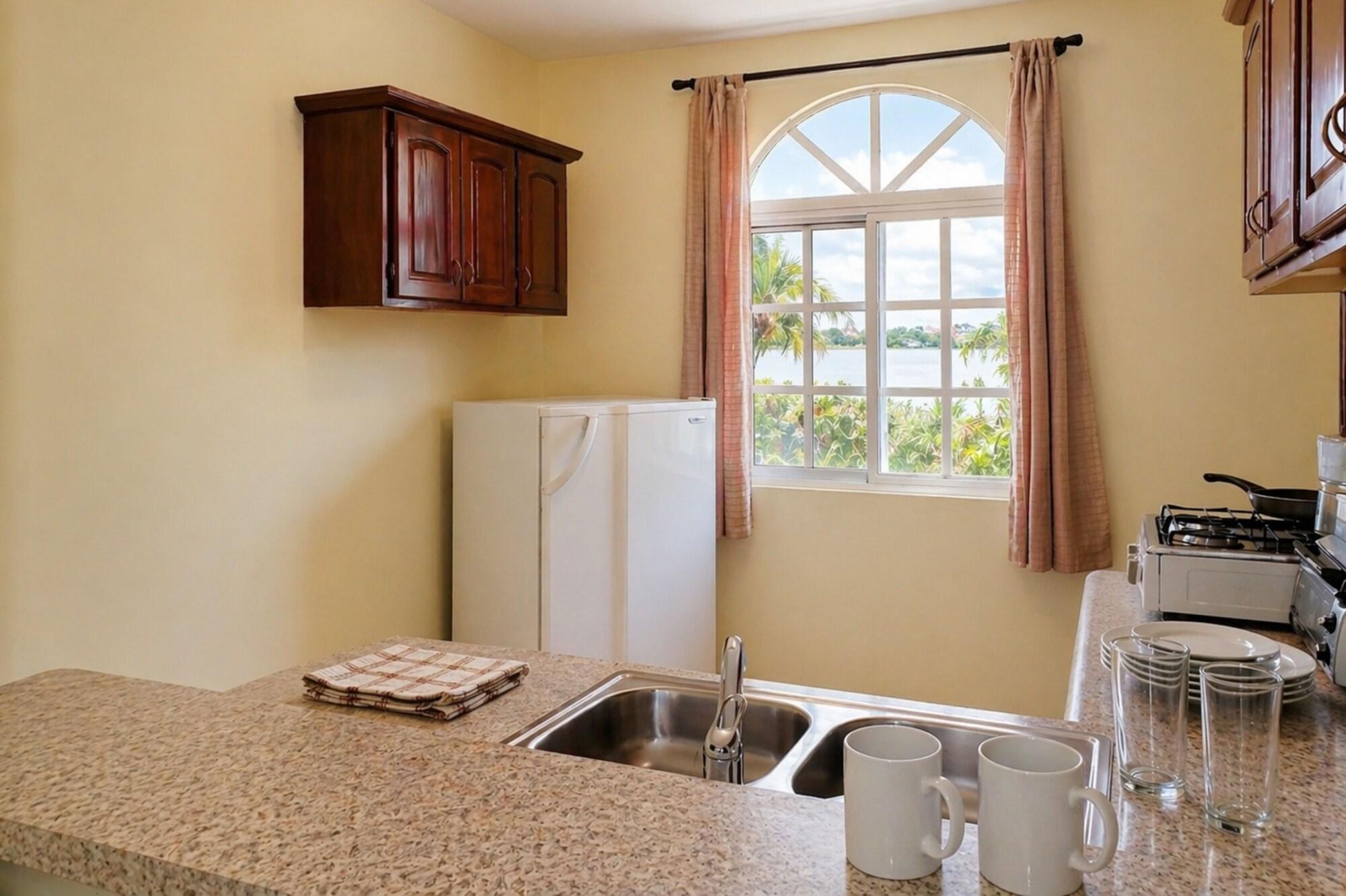 2 Bedrooms, Family, Apartment, Beach Side, Kitchen، Costambar 3/6