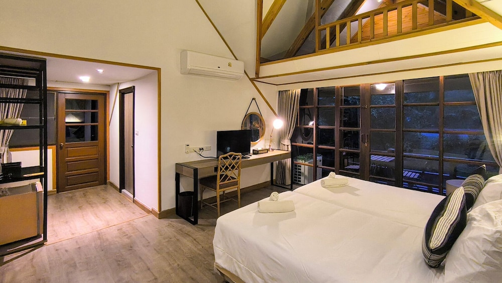 Issara Boutique Winery Hotel 23/78