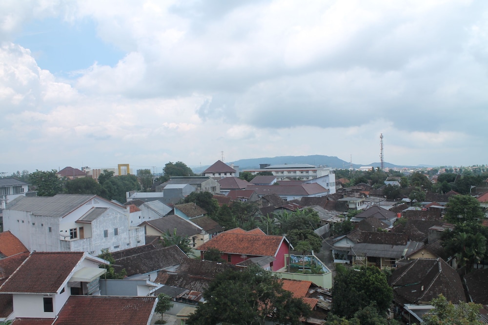 Laras Asri Resort And Spa 4/66