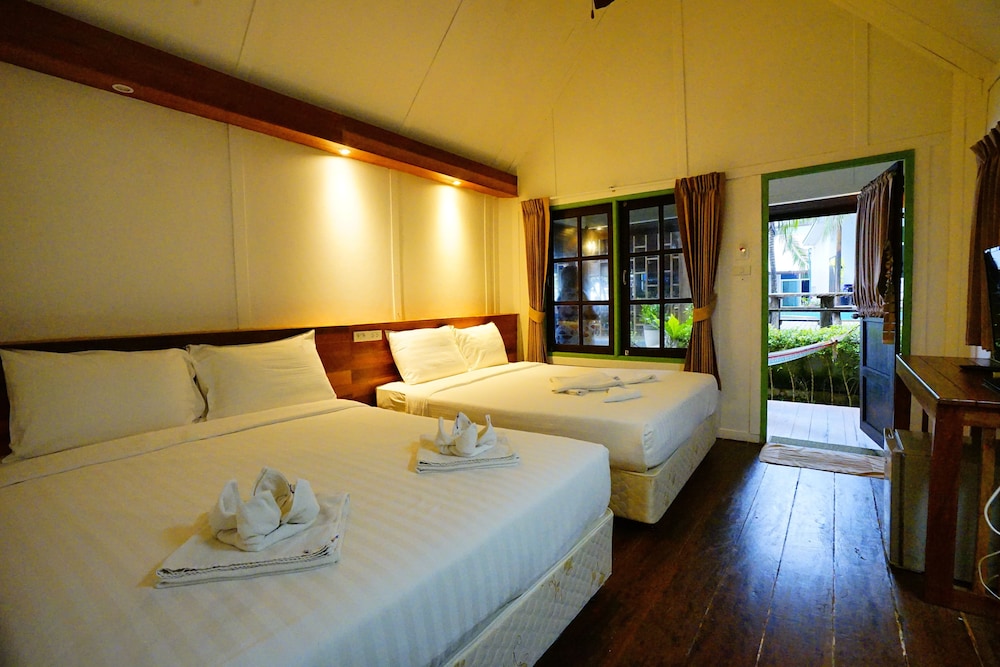 Apple Beachfront Resort 10/69