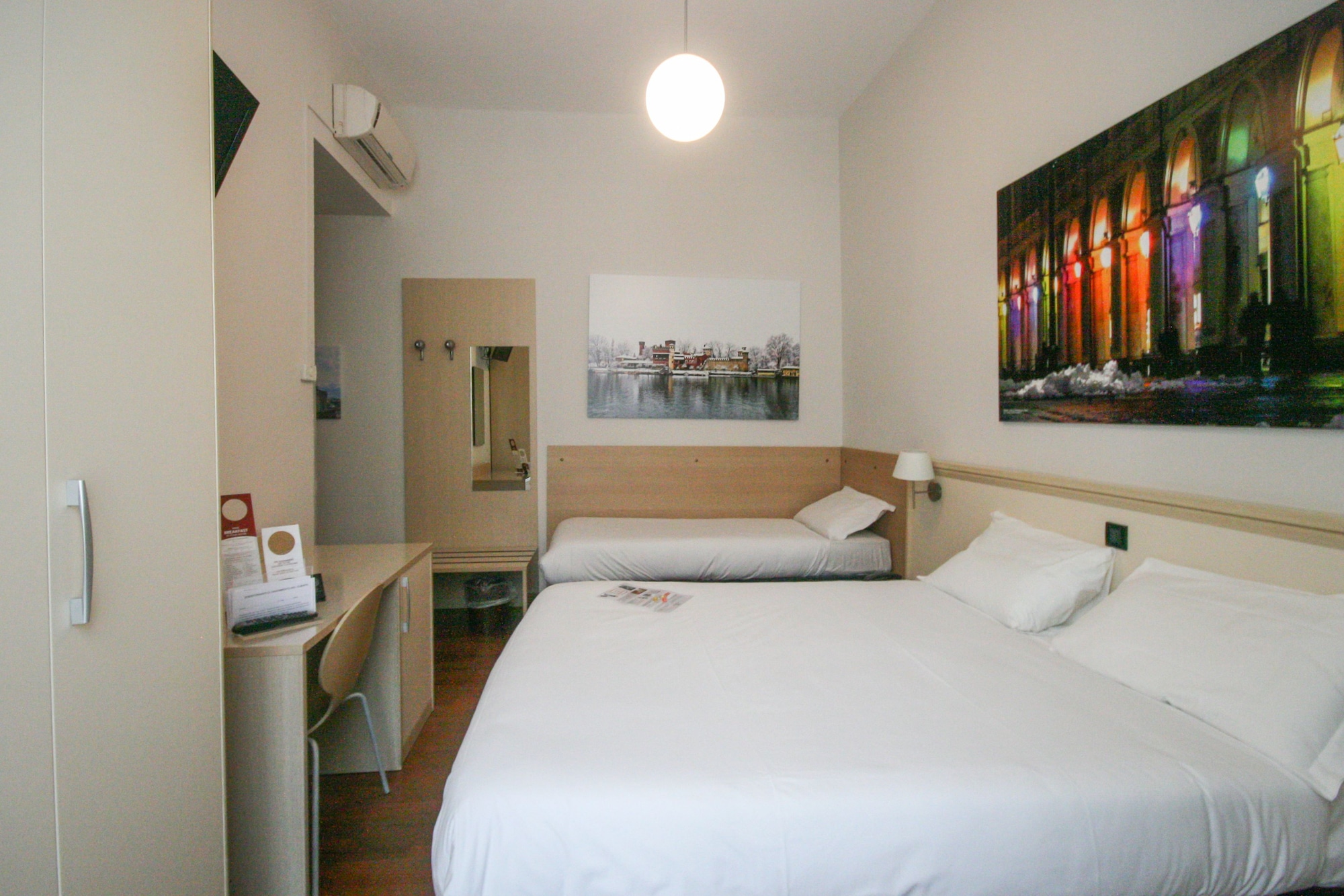 ROOM, TRIPLE